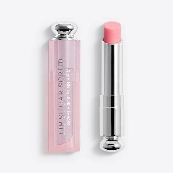 My favorite Lip Sugar Scrub from Dior. 👄
It exfoliates, moisturizes and softens the lips 👌
has a pleasant sweet taste 🍭