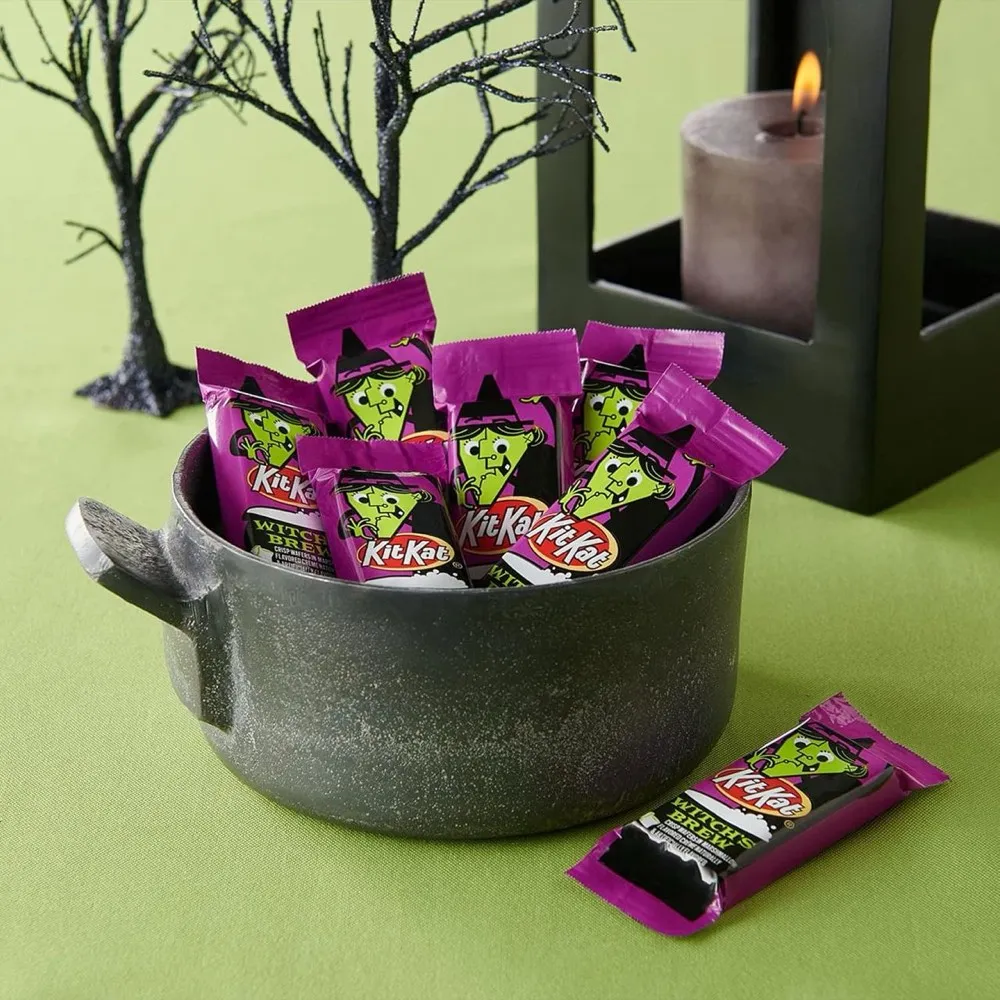 KIT KAT Witch's Brew Marshmallow Flavored Creme Coated Snack 🎃👻