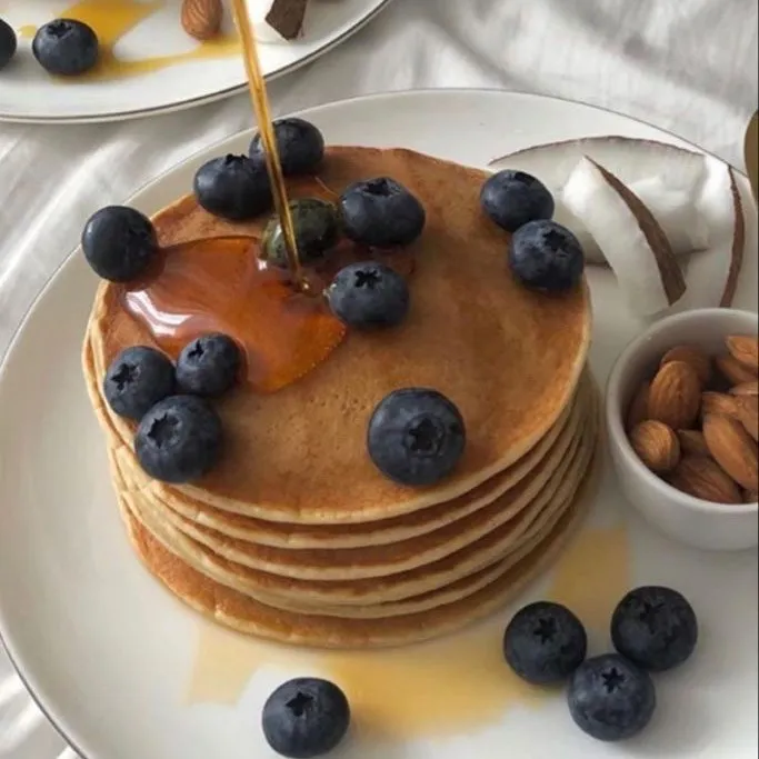 Idea for the weekend: cooking pancakes 🥞