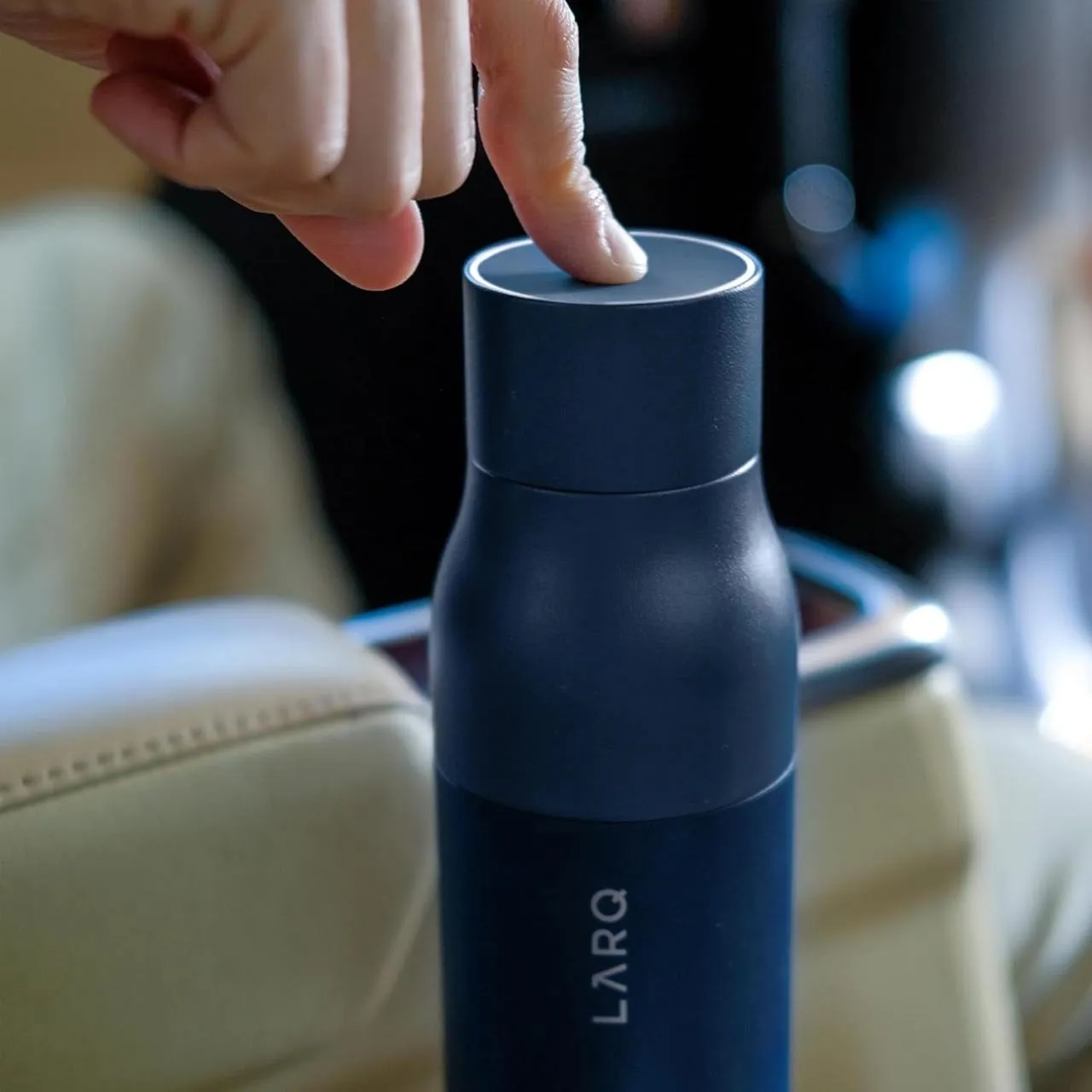 Larq UV Self-Cleaning Water Bottle 💧
A smart bottle that purifies water and cleans itself using UV-C LED technology